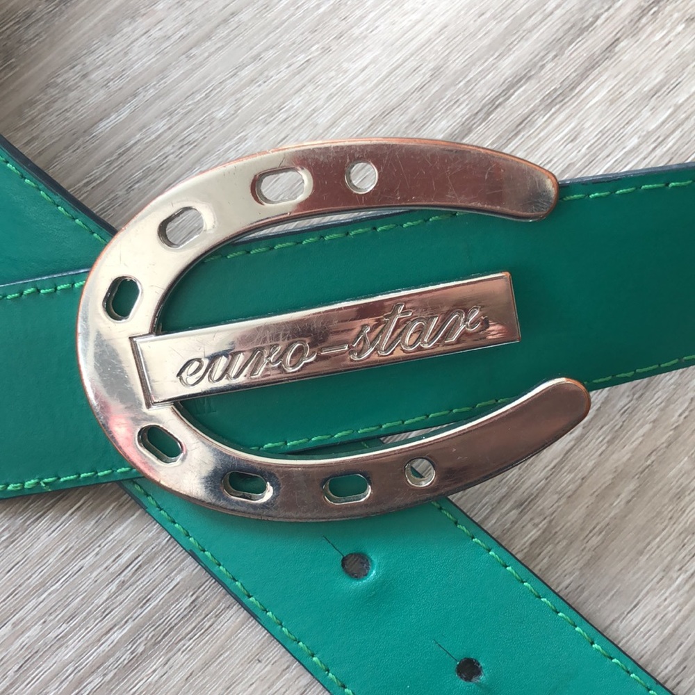Euro-star reversible belt with horseshoe buckle
